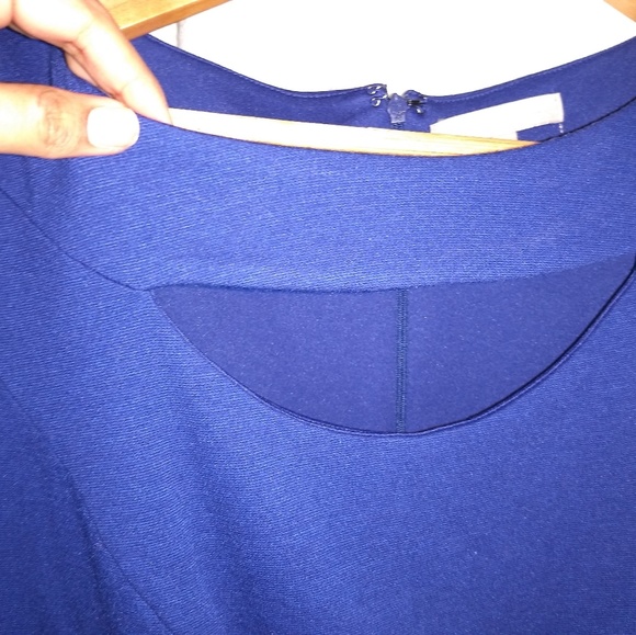 Purlple/bluish dress with chest design. - Picture 2 of 3